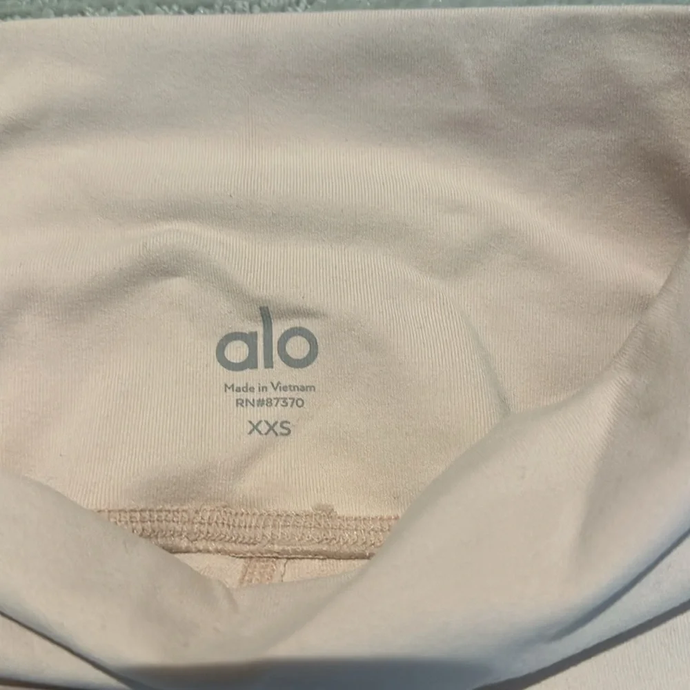 Alo Peach Leggings​​​​​​​ - Picture 4 of 5